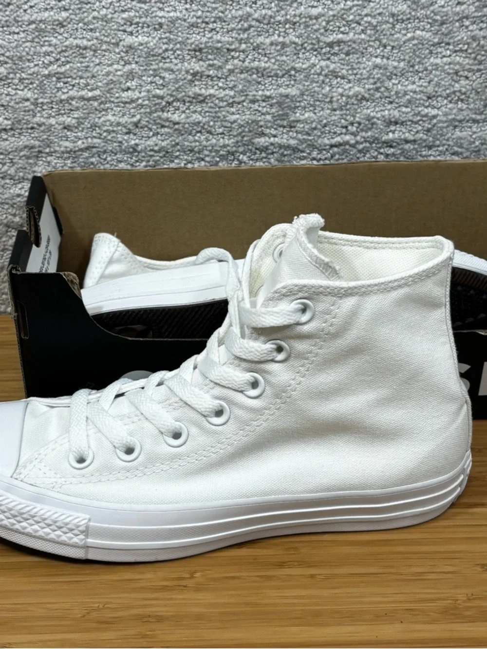 Converse Chuck Taylor All Star Woman’s  Size 6.5 White Monochrome Sneakers New - Picture 3 of 7